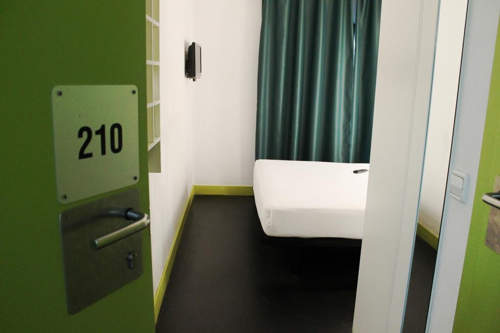 Hostel Raval Botella Private *