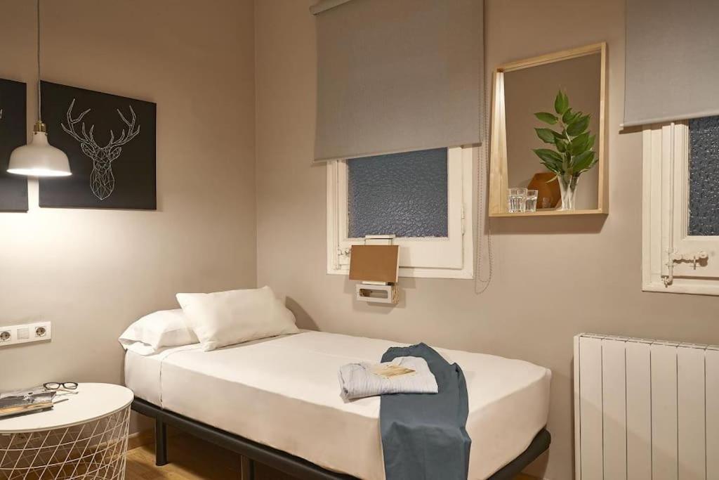 Magnificent 4 Bedroom In Eixample Apartamento *