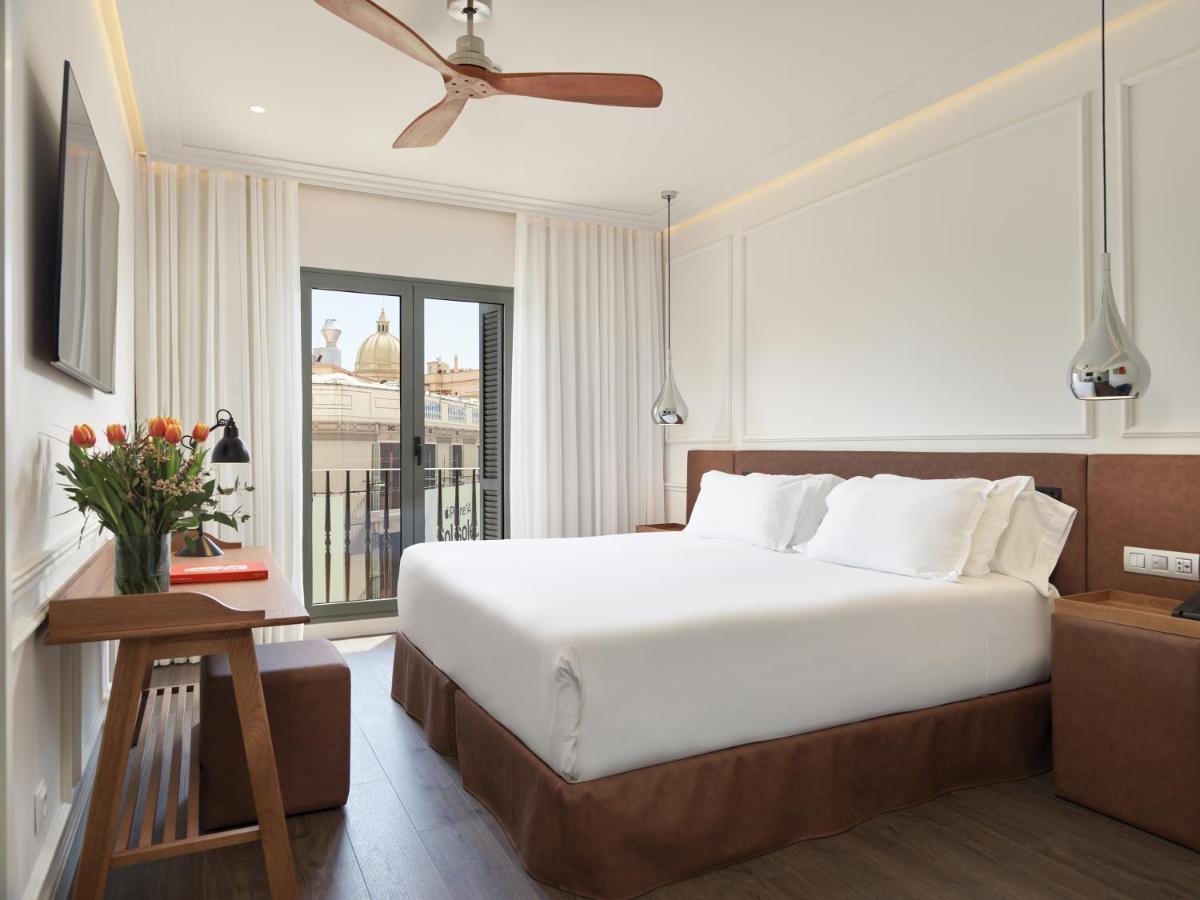 Hotel H10 Universitat (adults Only) 4*