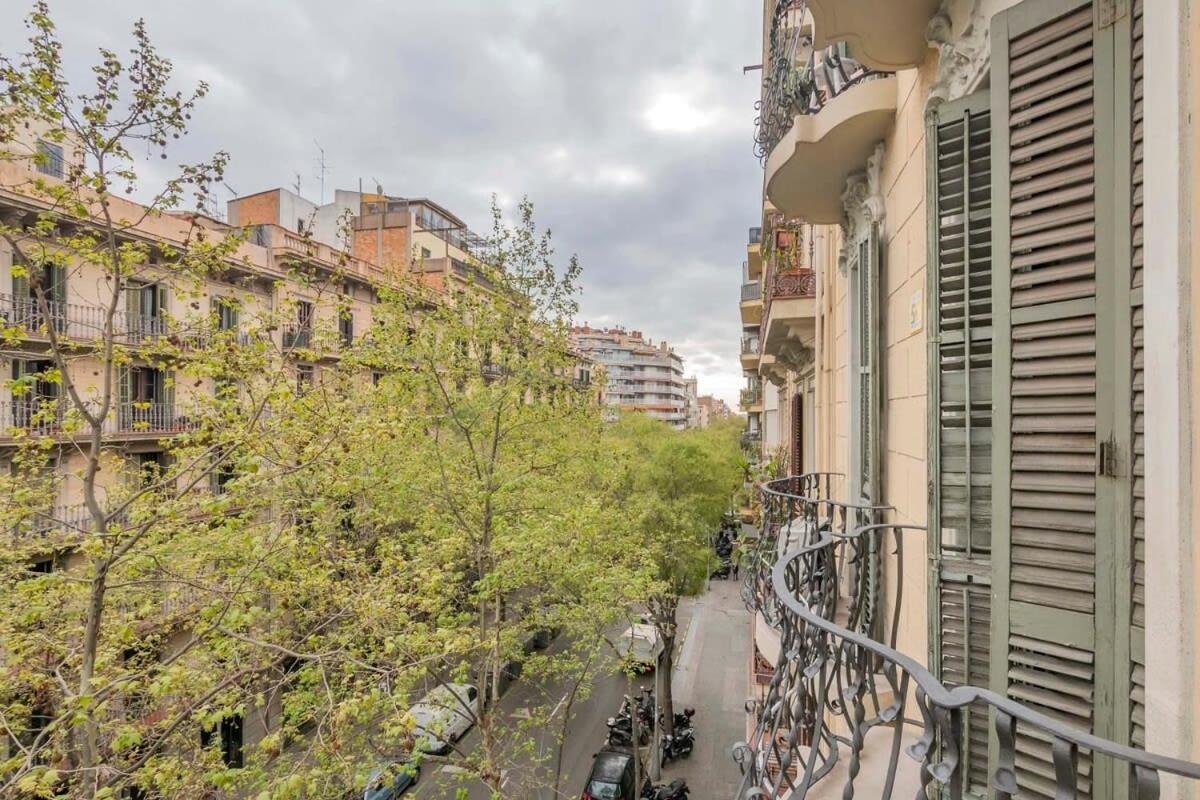 Elegant 4 Bedrooms 3 Bathrooms Catalan Apartamento Barcelona