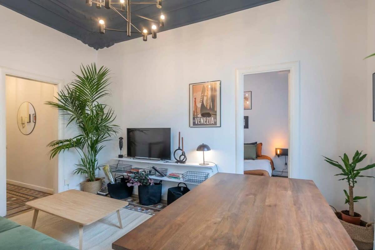 Elegant 4 Bedrooms 3 Bathrooms Catalan Apartamento *