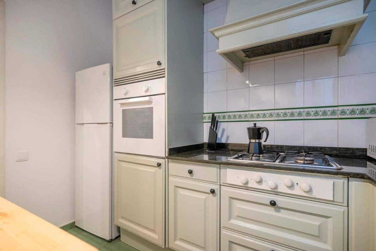 Elegant 4 Bedrooms 3 Bathrooms Catalan Apartamento Barcelona