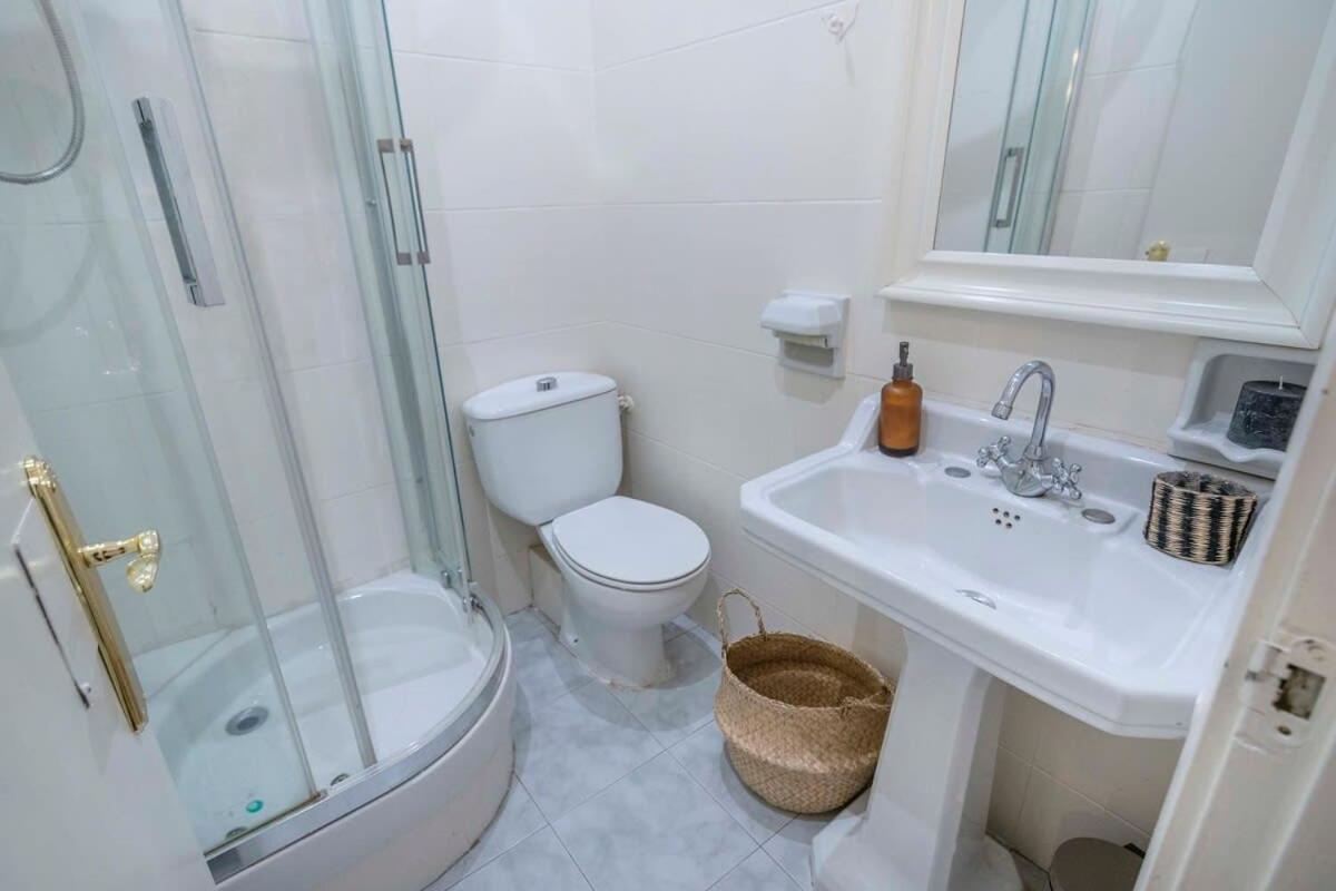 Elegant 4 Bedrooms 3 Bathrooms Catalan Barcelona