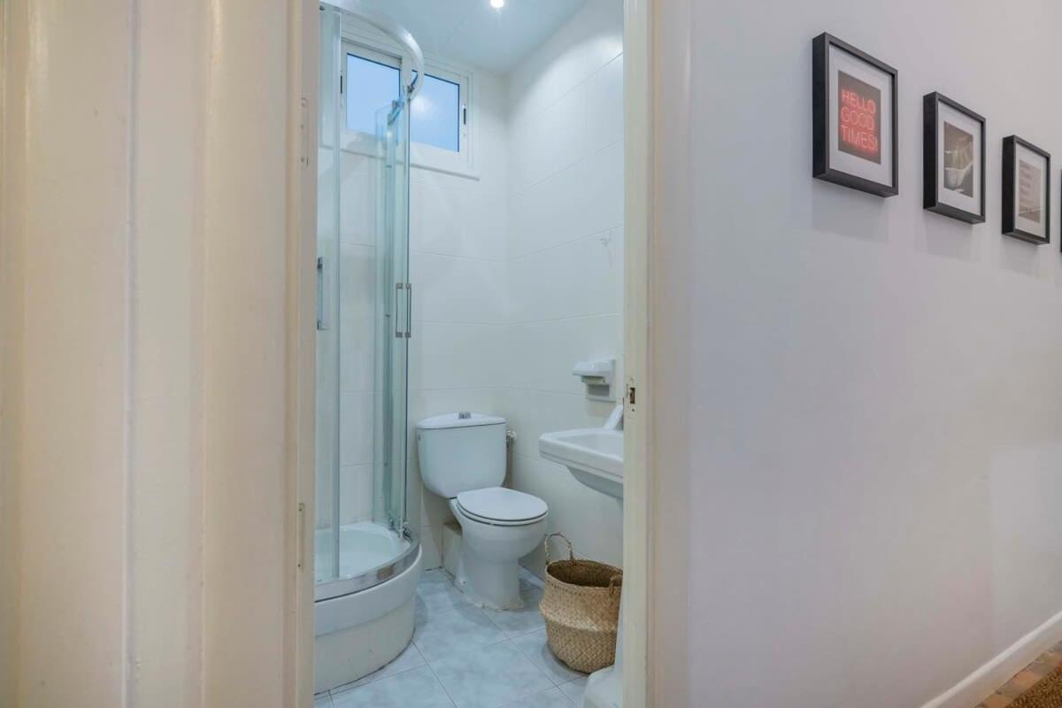 Elegant 4 Bedrooms 3 Bathrooms Catalan Apartamento Barcelona