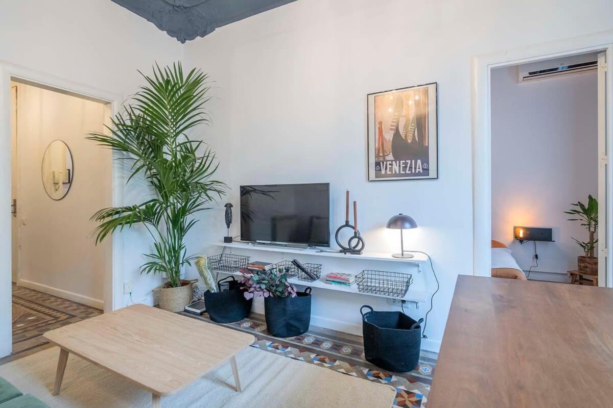 Elegant 4 Bedrooms 3 Bathrooms Catalan Apartamento Barcelona