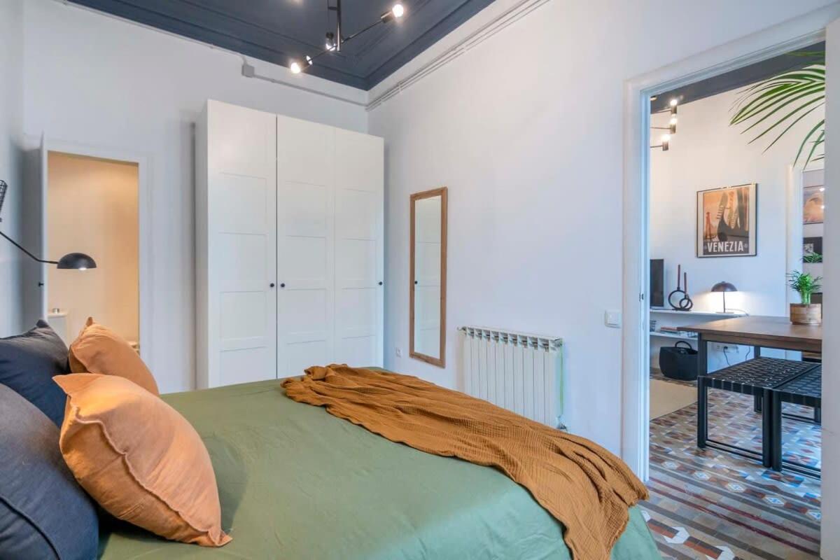 Elegant 4 Bedrooms 3 Bathrooms Catalan Apartamento Barcelona