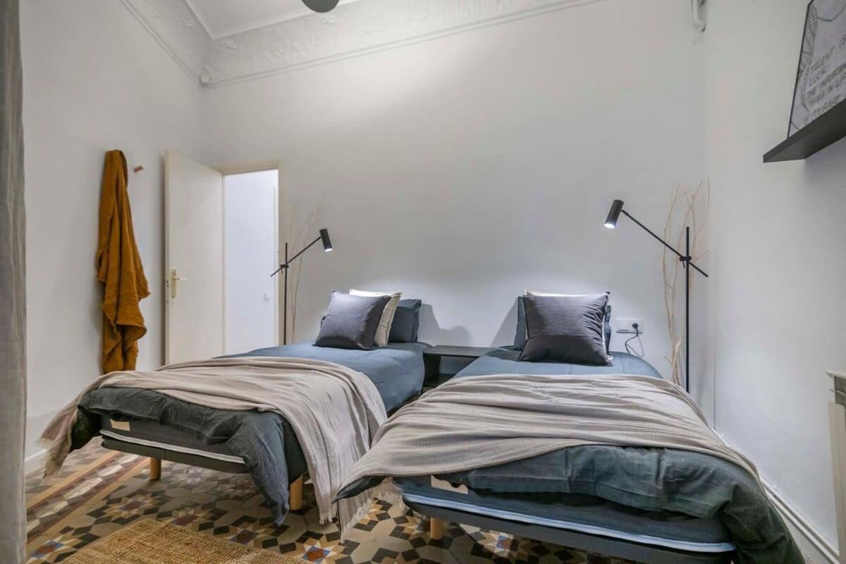 Elegant 4 Bedrooms 3 Bathrooms Catalan Apartamento Barcelona