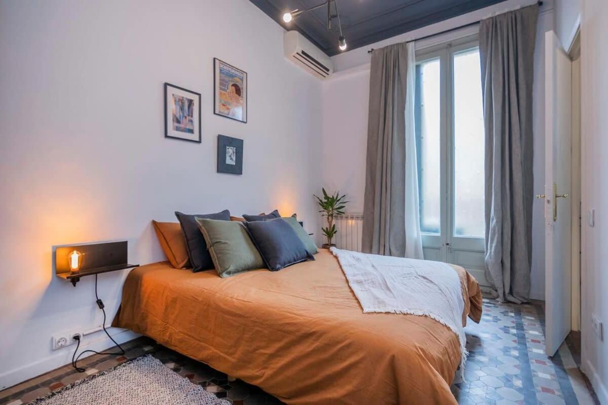 Elegant 4 Bedrooms 3 Bathrooms Catalan Apartamento Barcelona