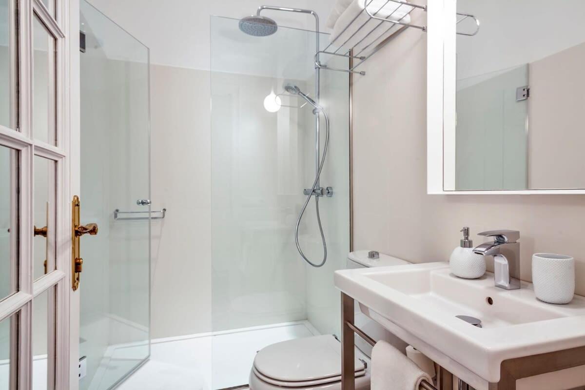 Apartamento Casa Batllo - Luxury Historic 4bd 4bth For 9 Guests
