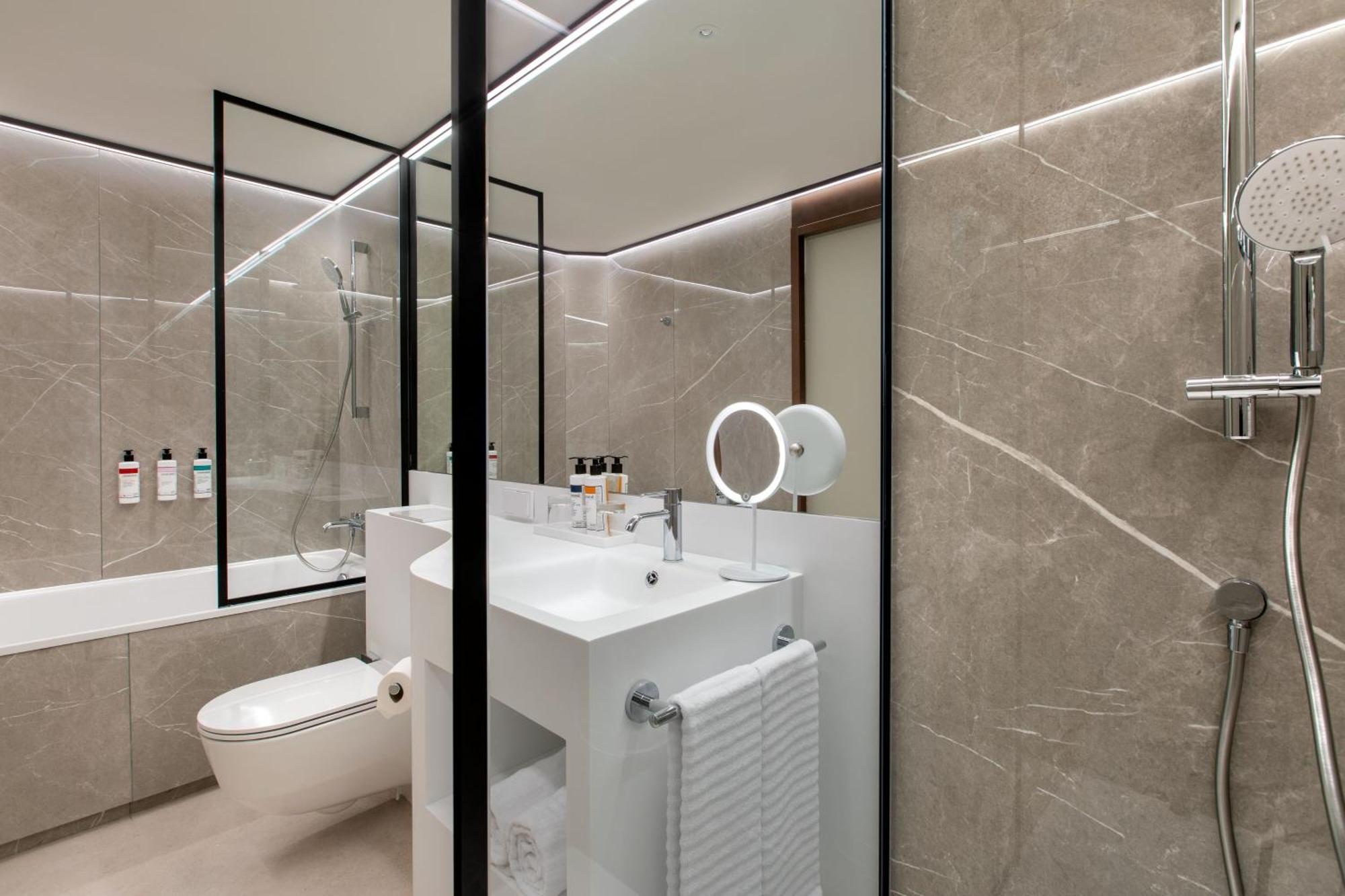 Labtwentytwo Barcelona, A Tribute Portfolio 4*