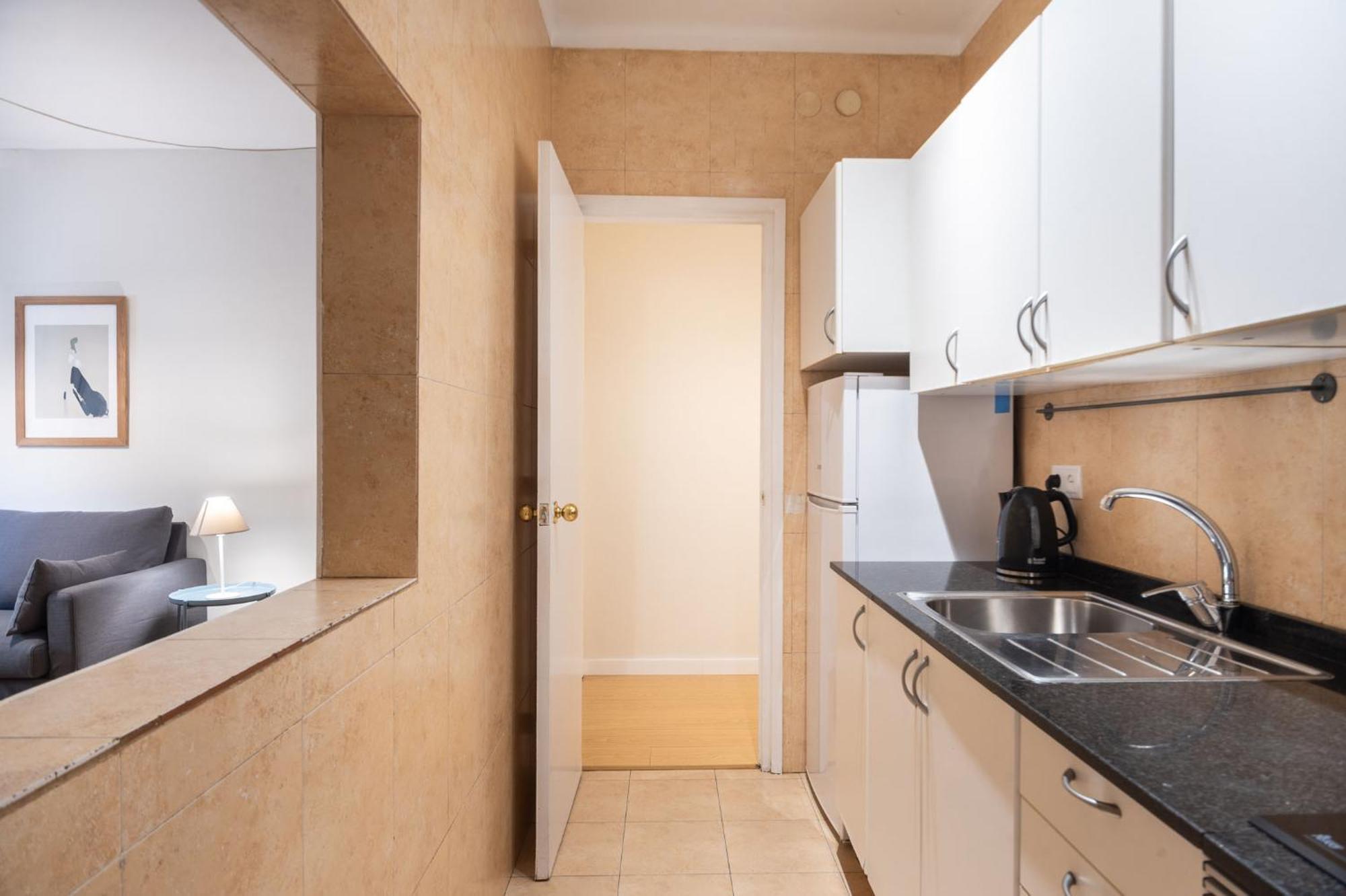 Comfortable 3 Bed Next To The Sagrada Familia Apartamento