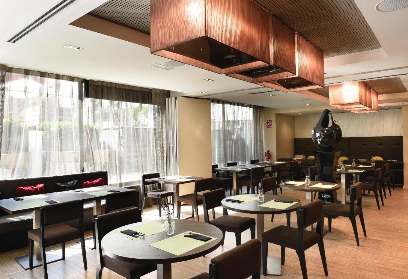 Hotel Grums & 4*
