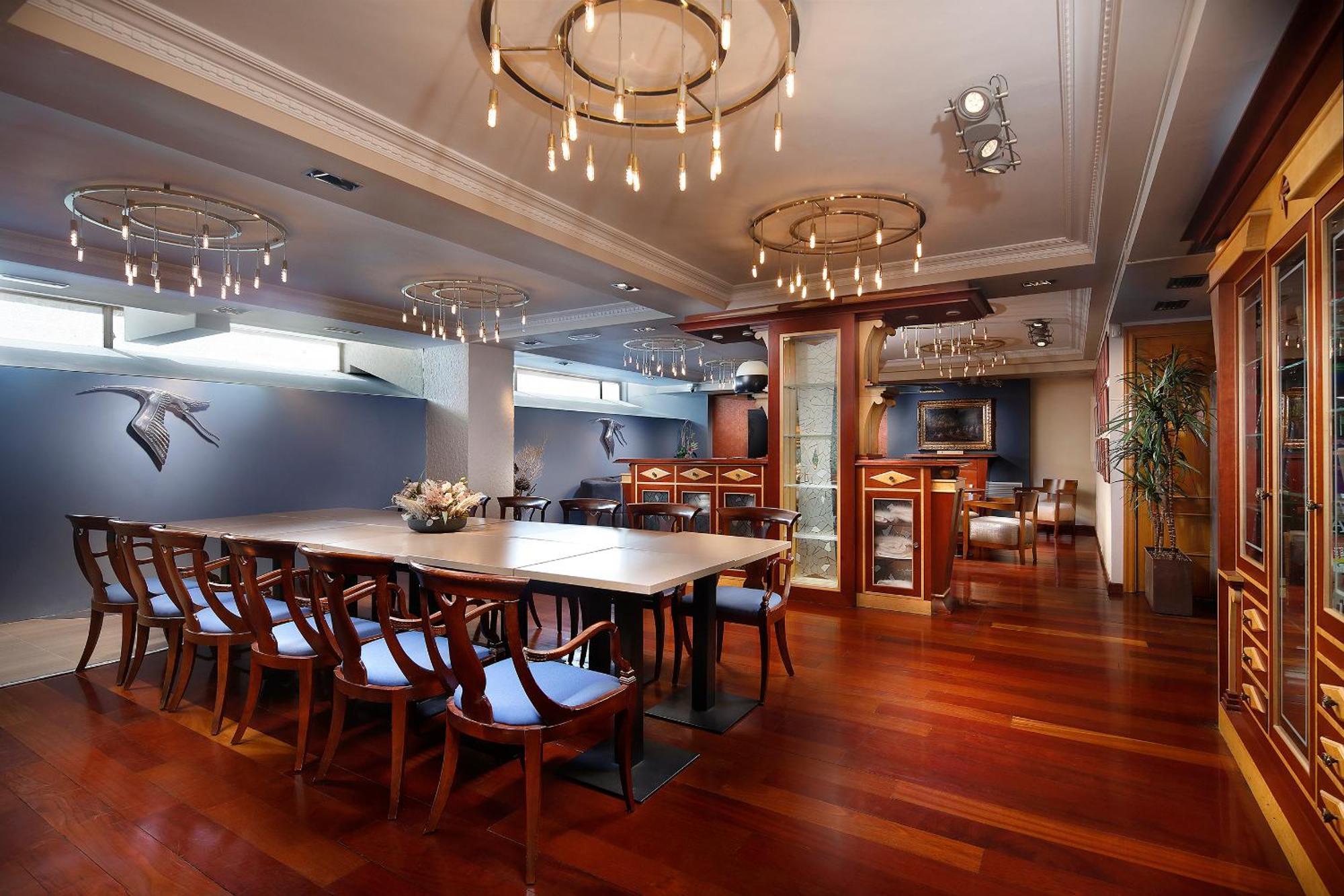 Apartaments-hotel Hispanos 7 Suiza 4*