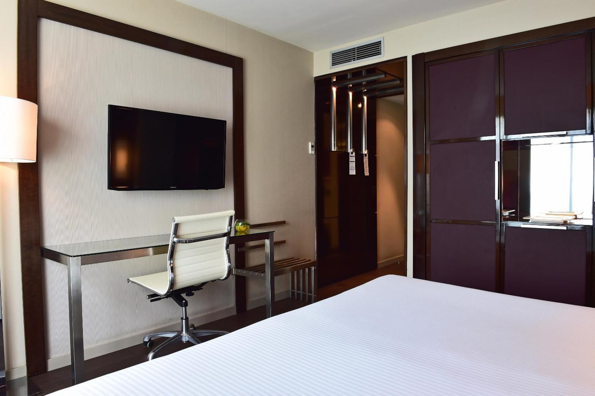 Hotel Pestana Arena 4*