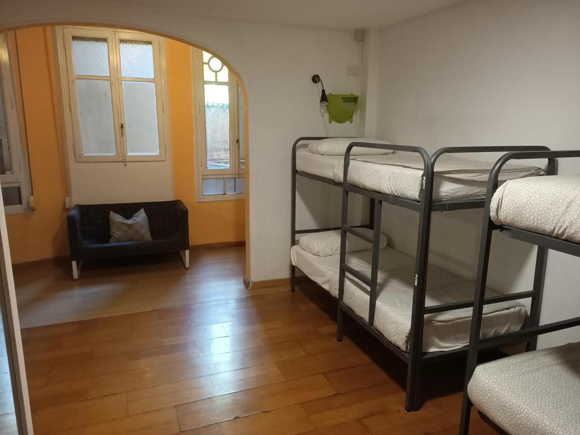 Diagonal House Hostal *
