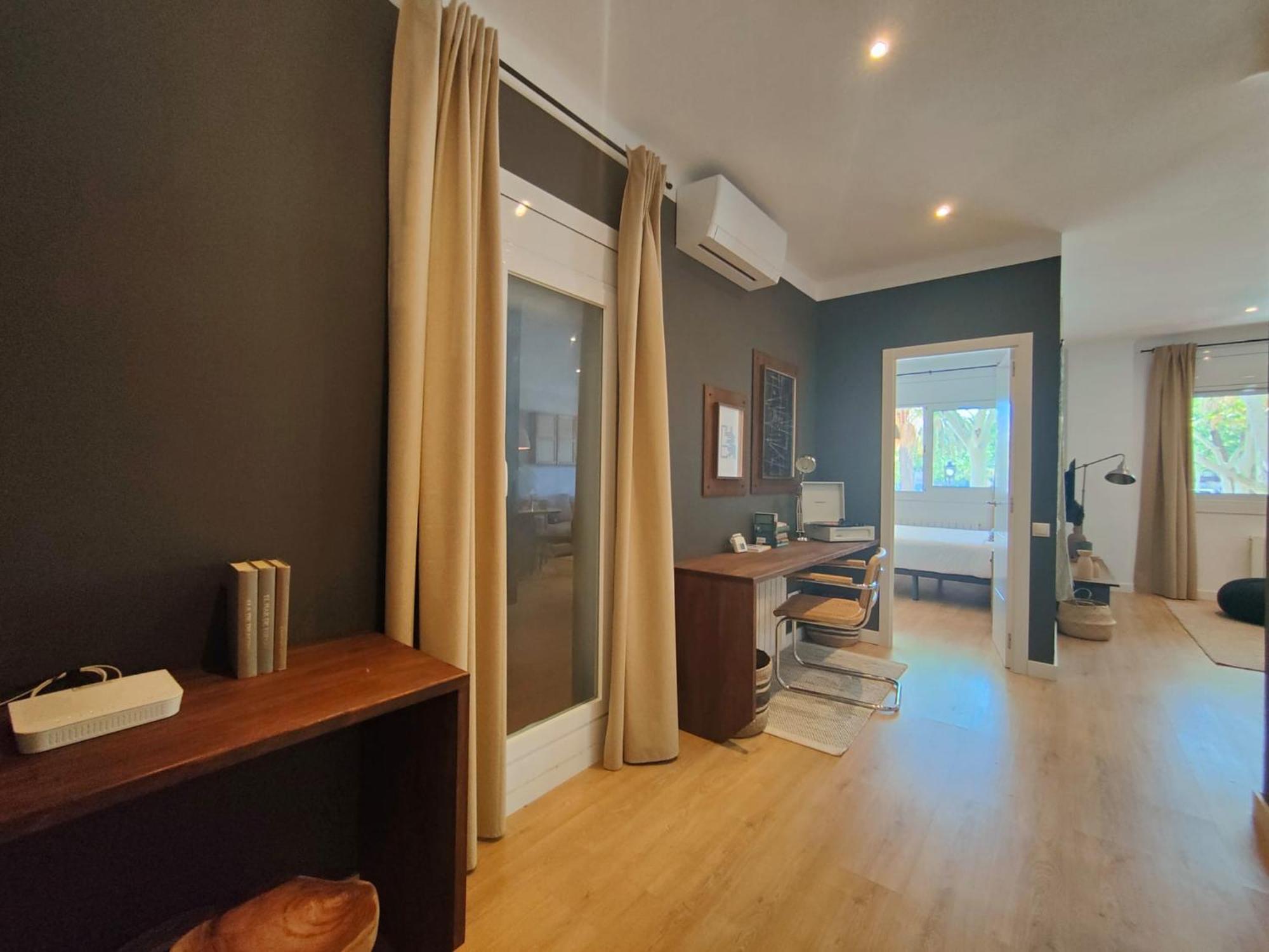 2br Central Location Apartment *