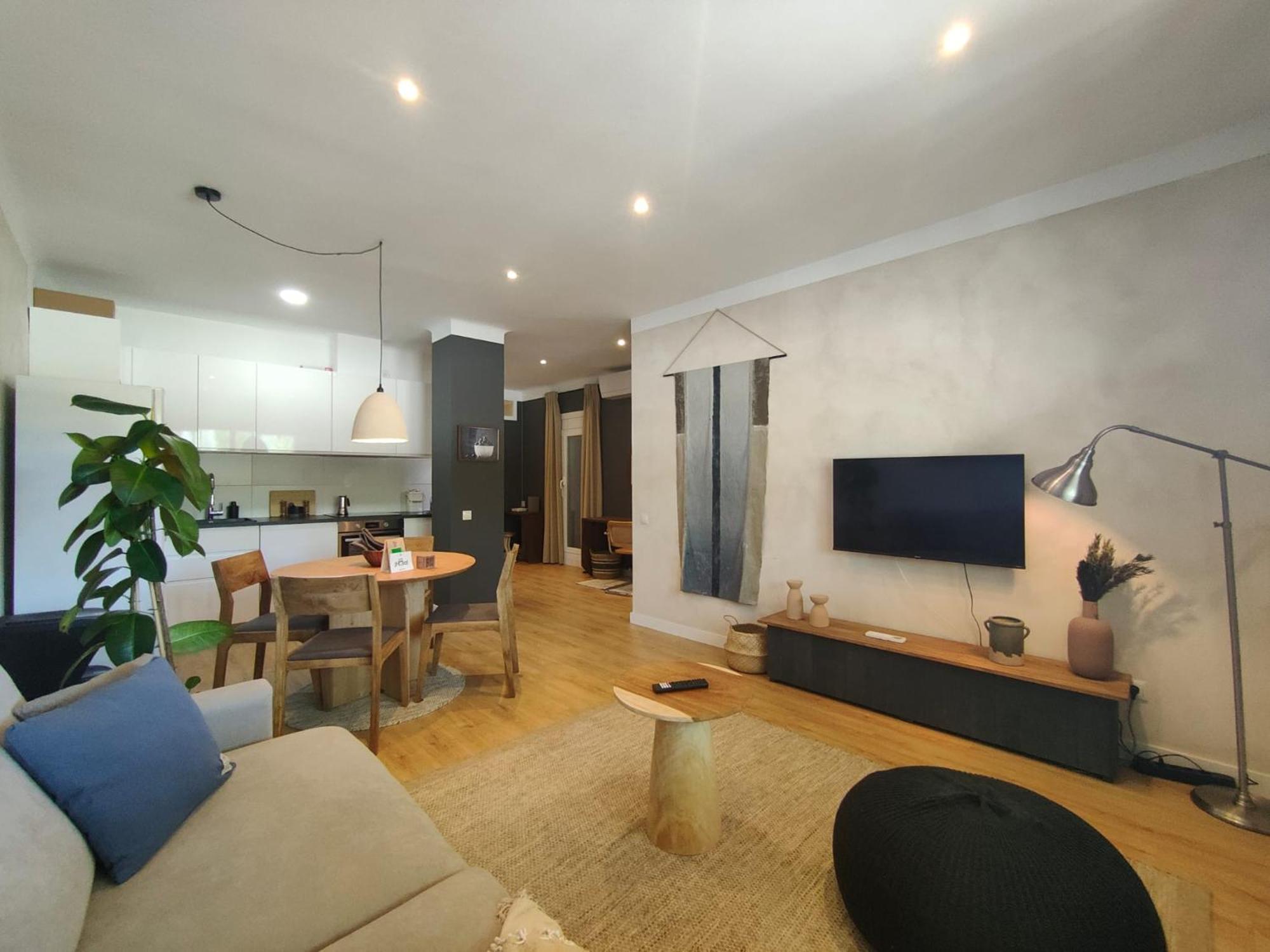 2br Central Location Apartment