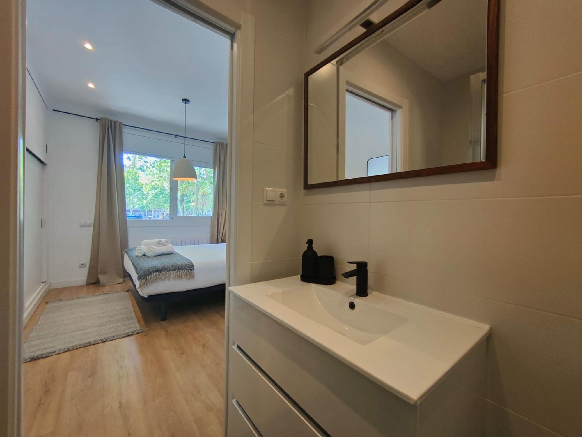 2br Central Location Apartment *