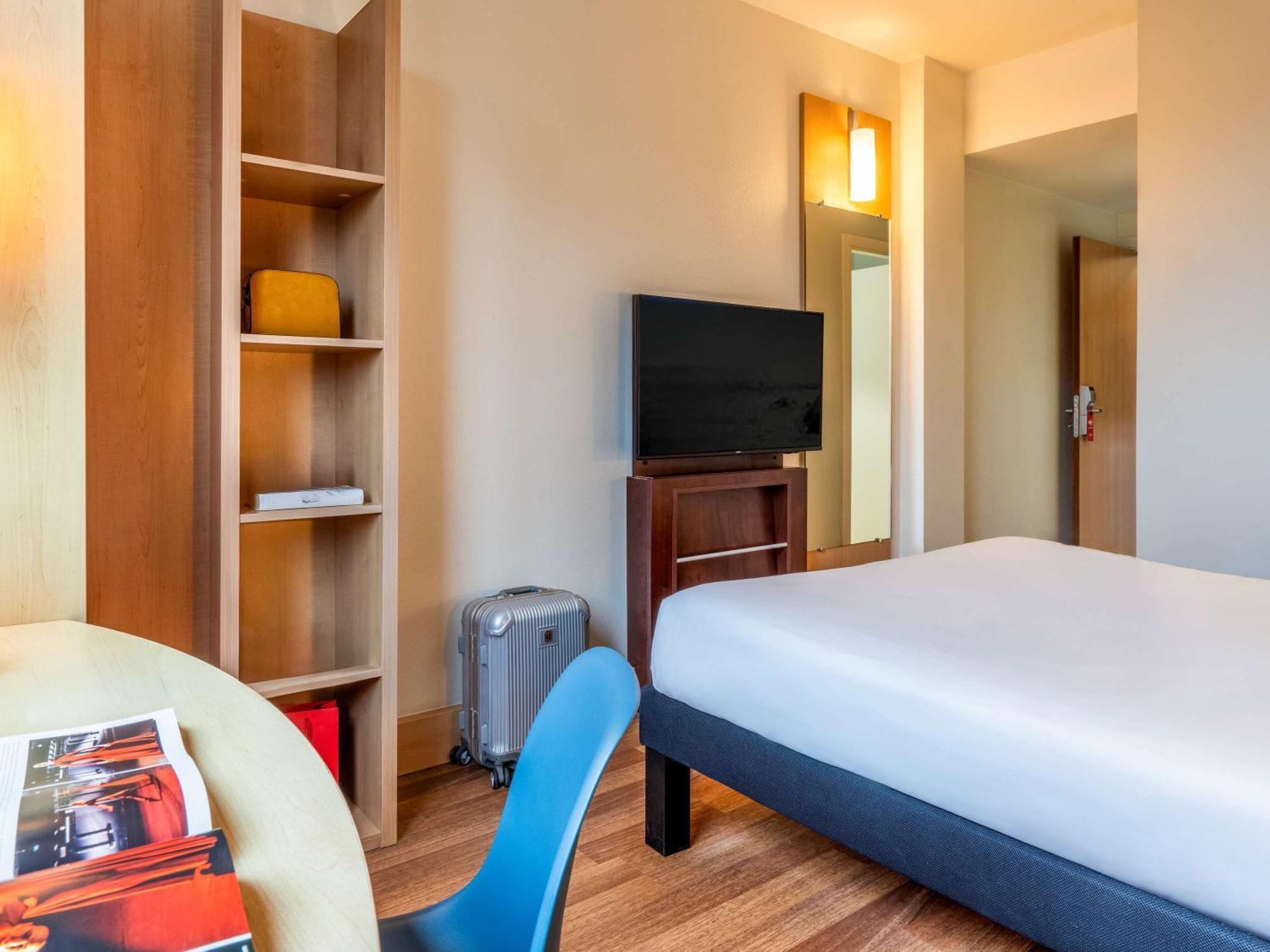 Ibis Plaza Glories 22@ Hotel 2*