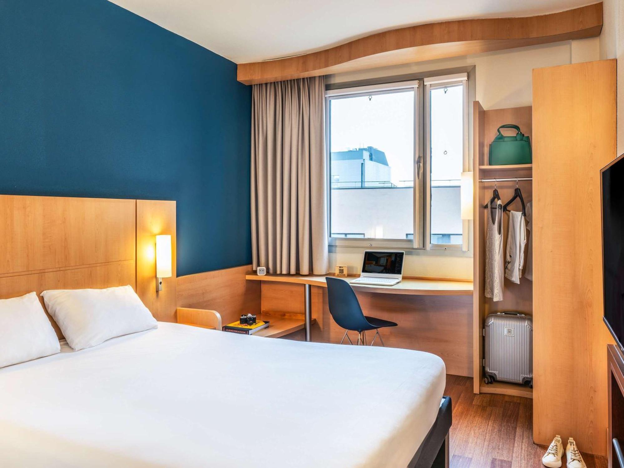 Ibis Plaza Glories 22@ Hotel