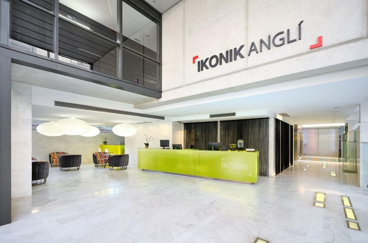 Ikonik Angli Barcelona