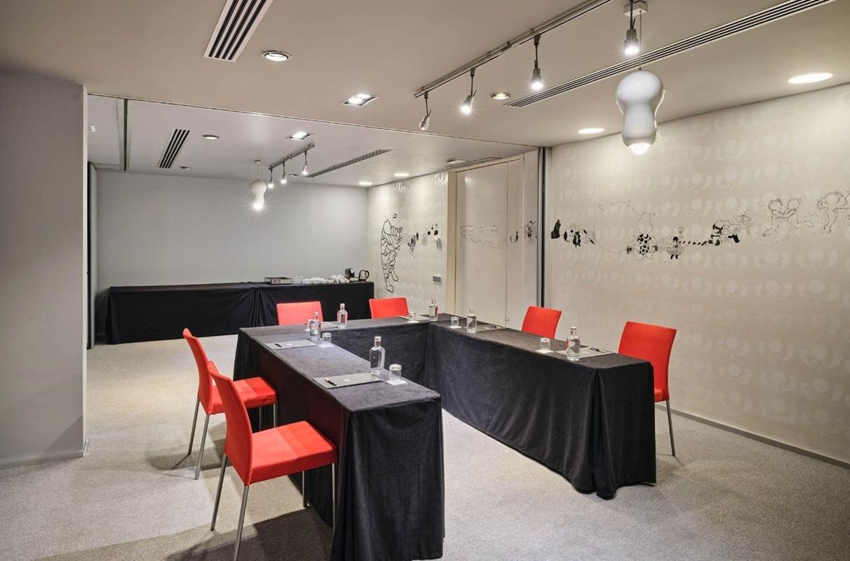 Ikonik Angli Barcelona