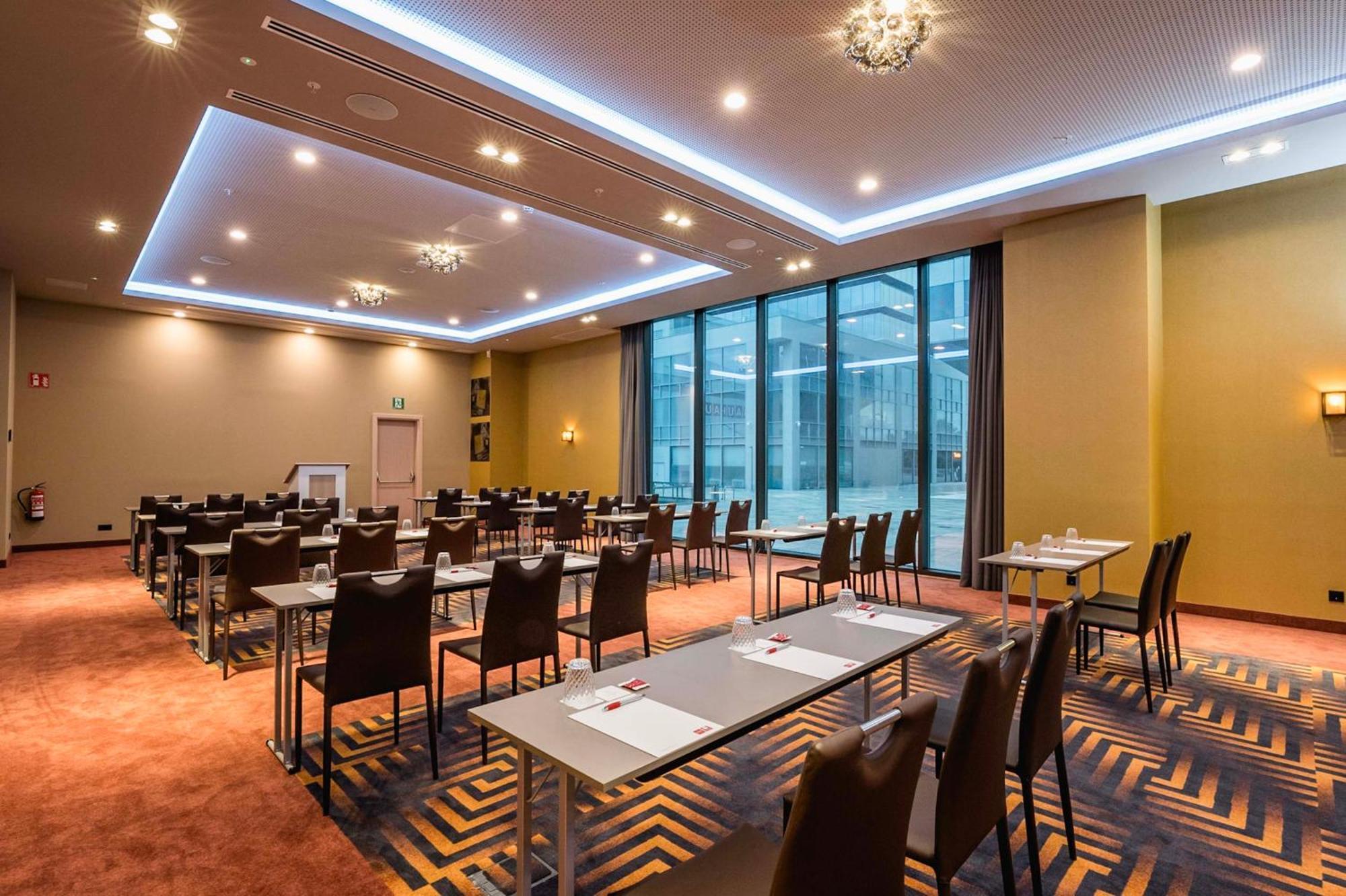 Leonardo Royal Fira Hotel 4*