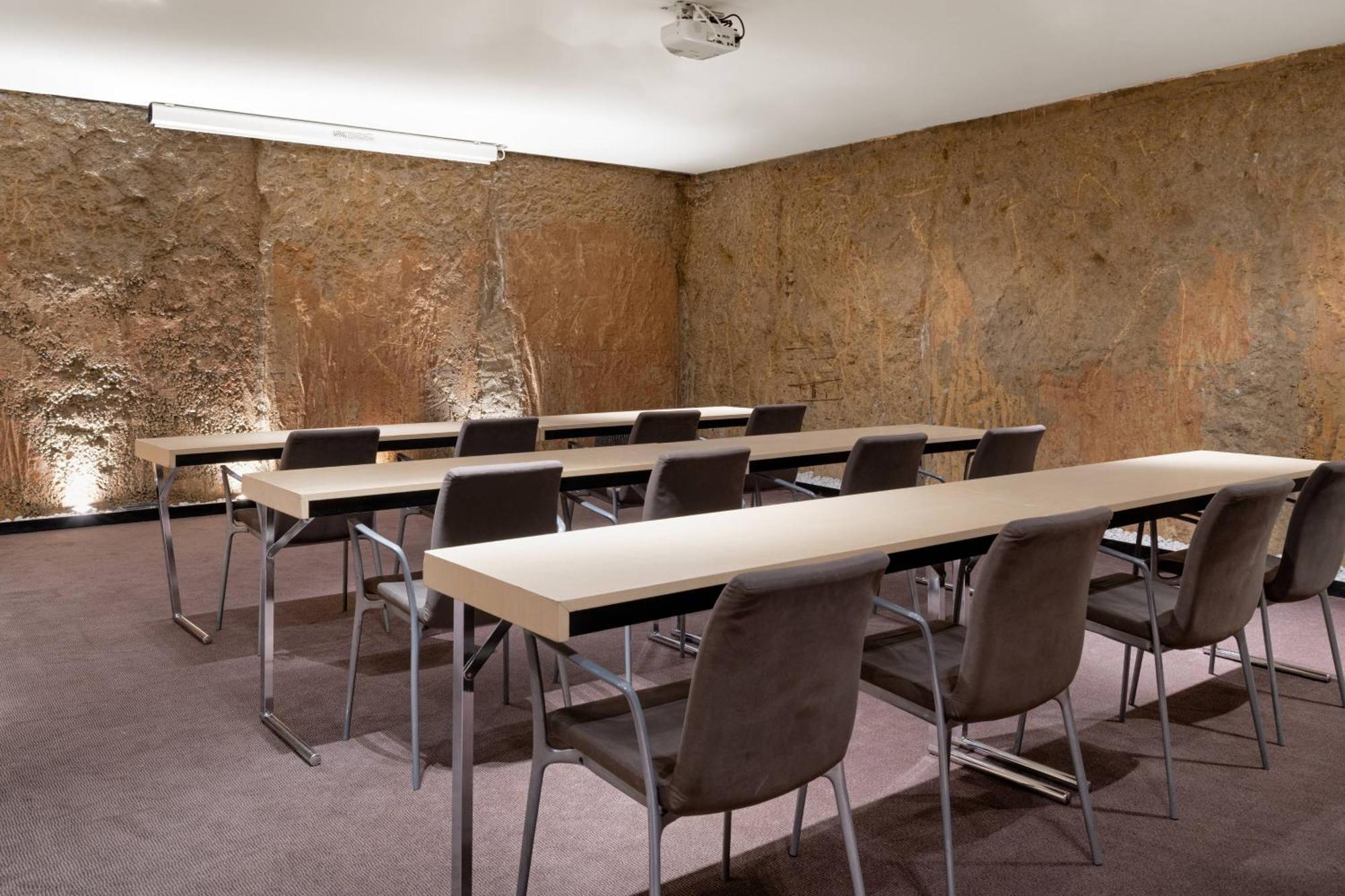 Hotel Ac Irla By Marriott 3*