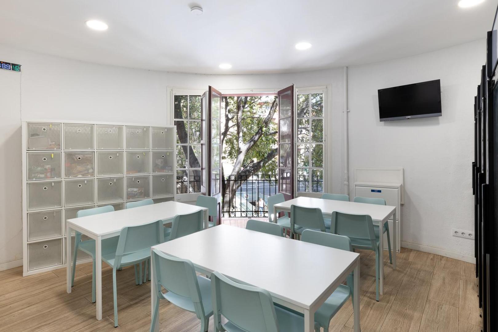 Hostal Laresibcn Minimum 31 Nights
