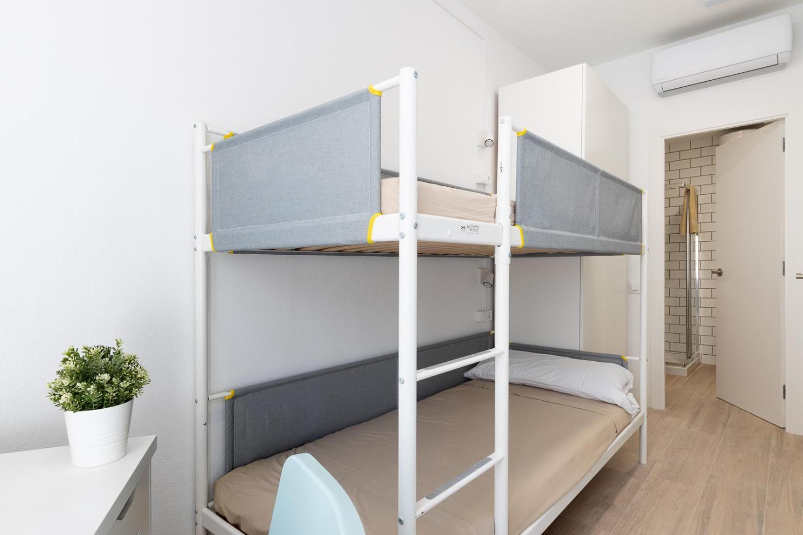 Laresibcn Minimum 31 Nights Hostal *