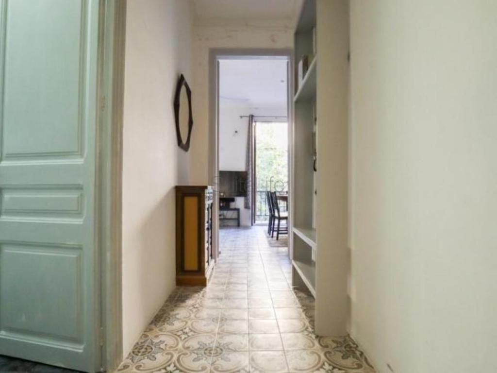 Spacious Aptmt Close To Pl Universidad And Pl Catalunya, 2,5 Bedrooms, Balcony, Heating, Elevator Min 31 Nights
