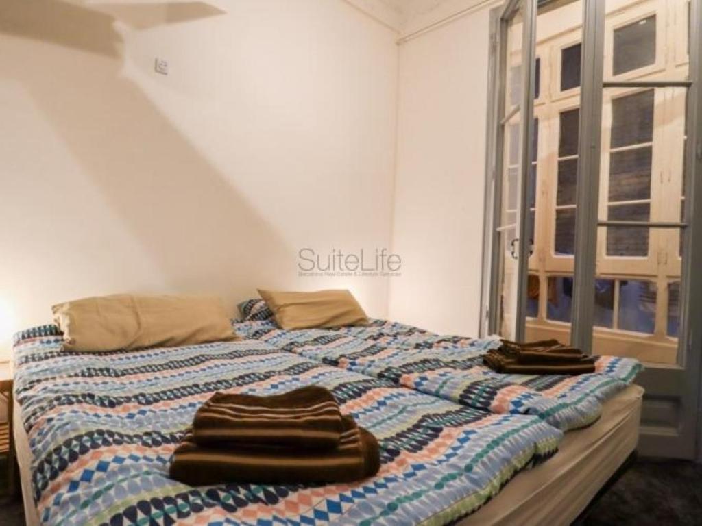 Spacious Aptmt Close To Pl Universidad And Pl Catalunya, 2,5 Bedrooms, Balcony, Heating, Elevator Min 31 Nights