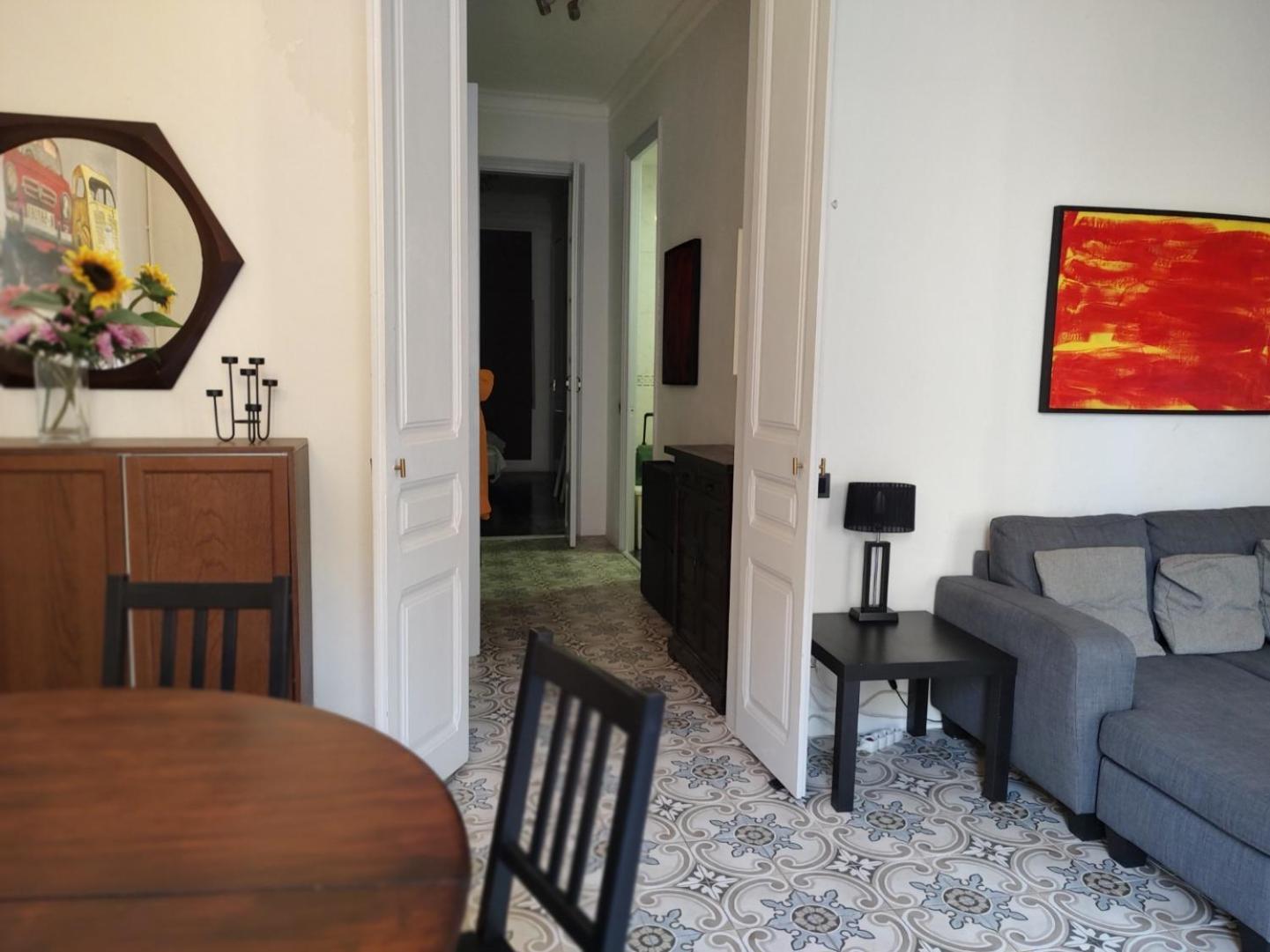 Spacious Aptmt Close To Pl Universidad And Pl Catalunya, 2,5 Bedrooms, Balcony, Heating, Elevator Min 31 Nights * Barcelona