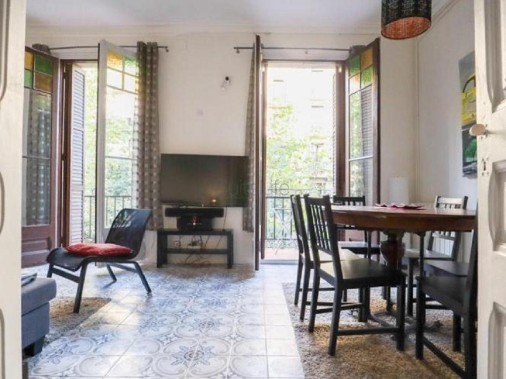 Spacious Aptmt Close To Pl Universidad And Pl Catalunya, 2,5 Bedrooms, Balcony, Heating, Elevator Min 31 Nights * Barcelona