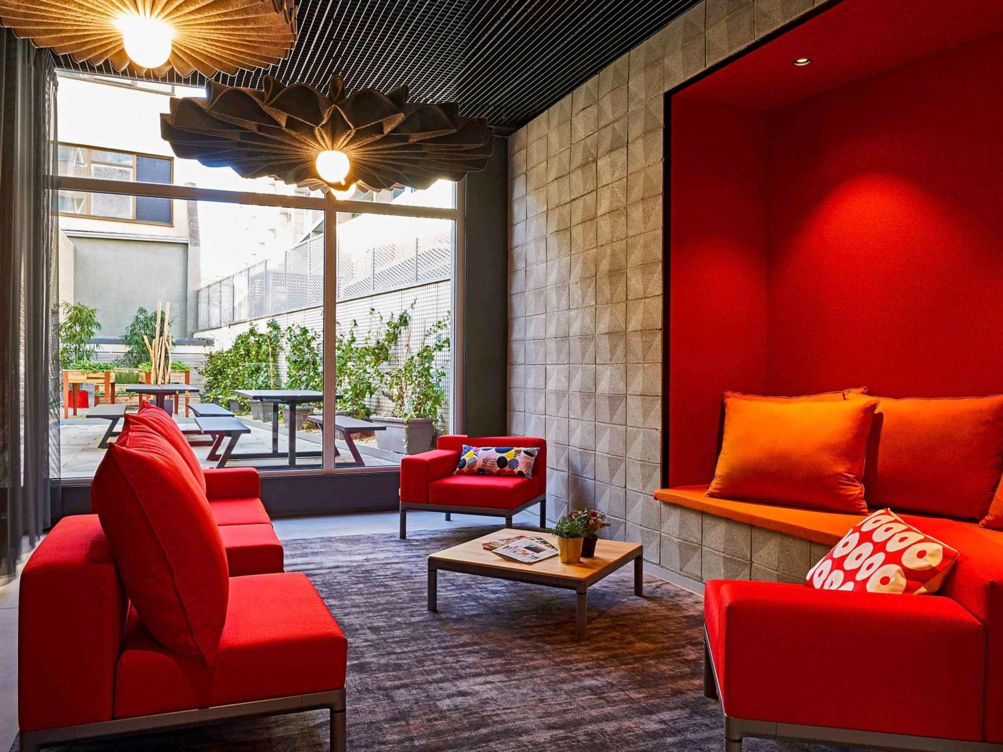 Ibis Plaza Glories 22@ Hotel 2*