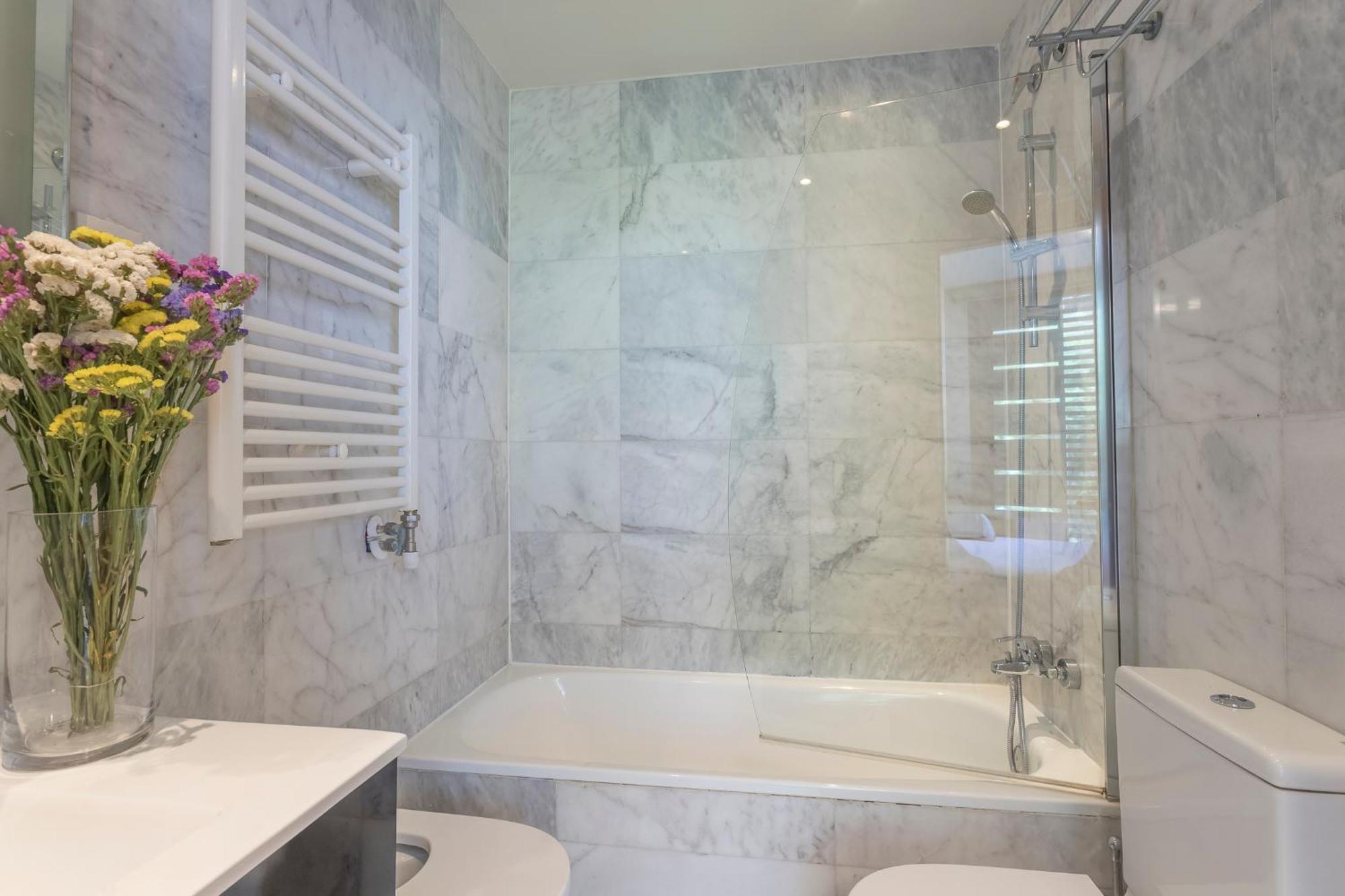 My Space Emirates - Fully Equipped Near The With Shared Pool Apartamento Barcelona
