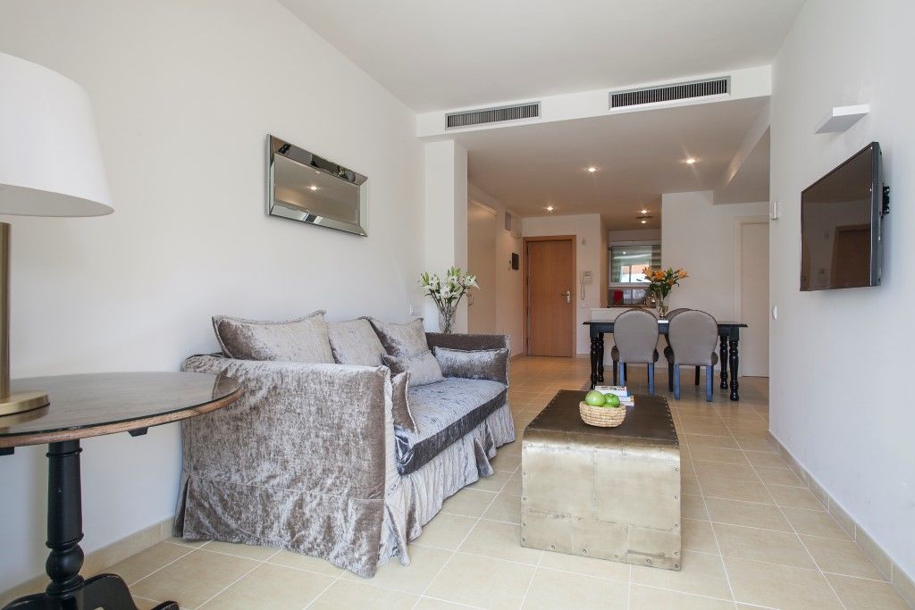 Splendom Pau Claris Apartahotel 4*