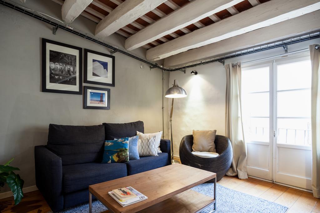 Apartment Gothic *