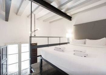 Hotel No 5 - The Streets 4*
