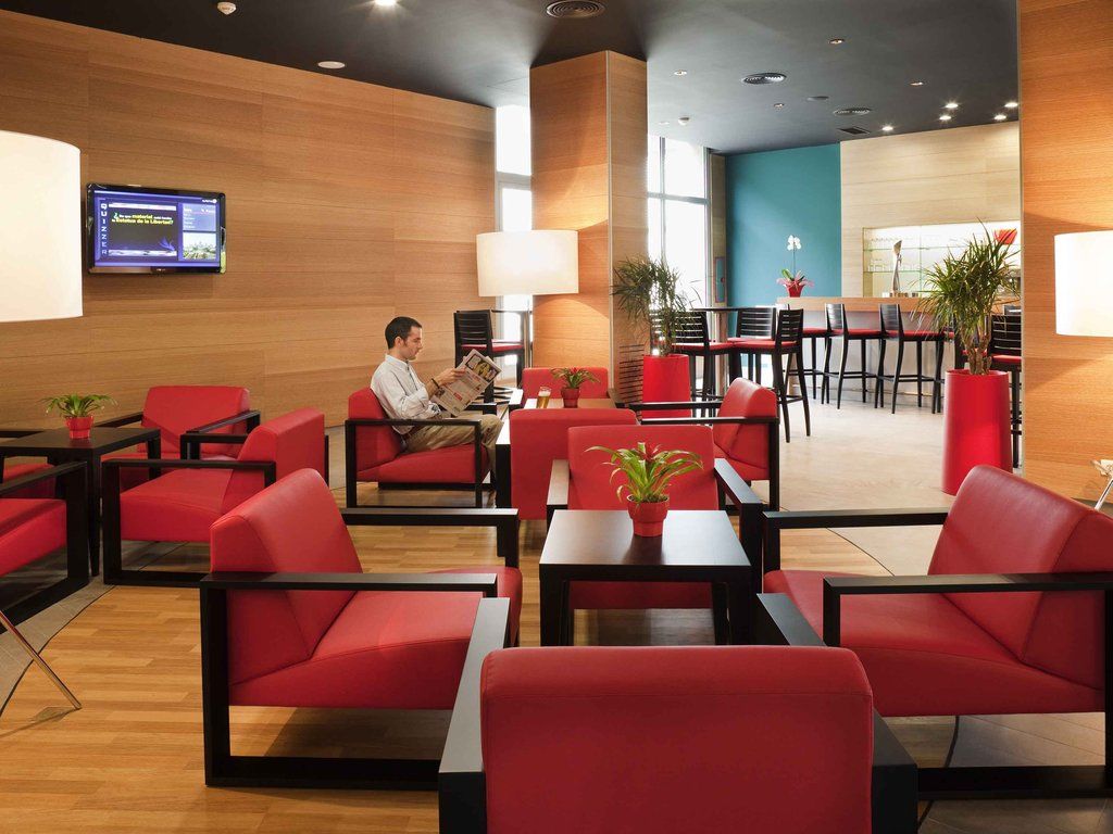 Hotel Ibis Plaza Glories 22@ 2*
