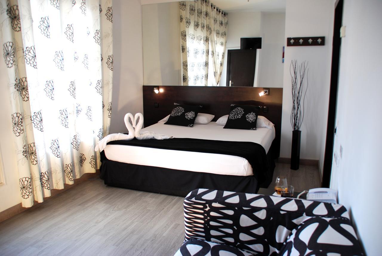 Casita Amarilla Hotel del amor Barcelona