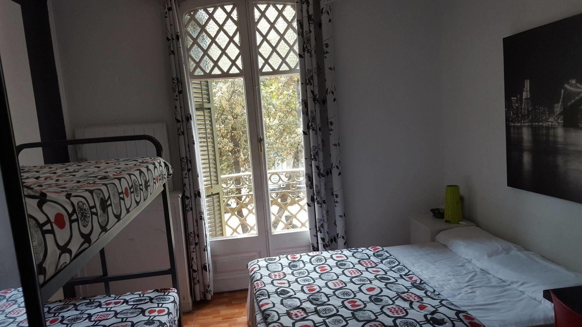 Hostal Diagonal House *