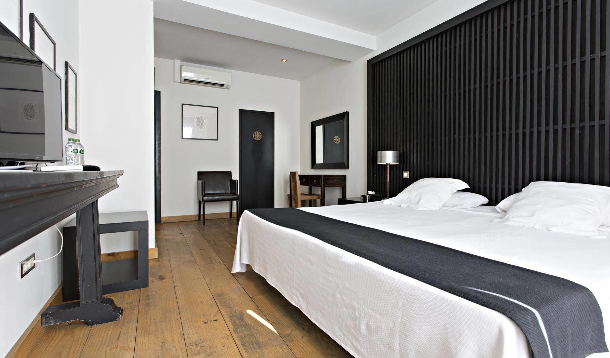 Market Hotel