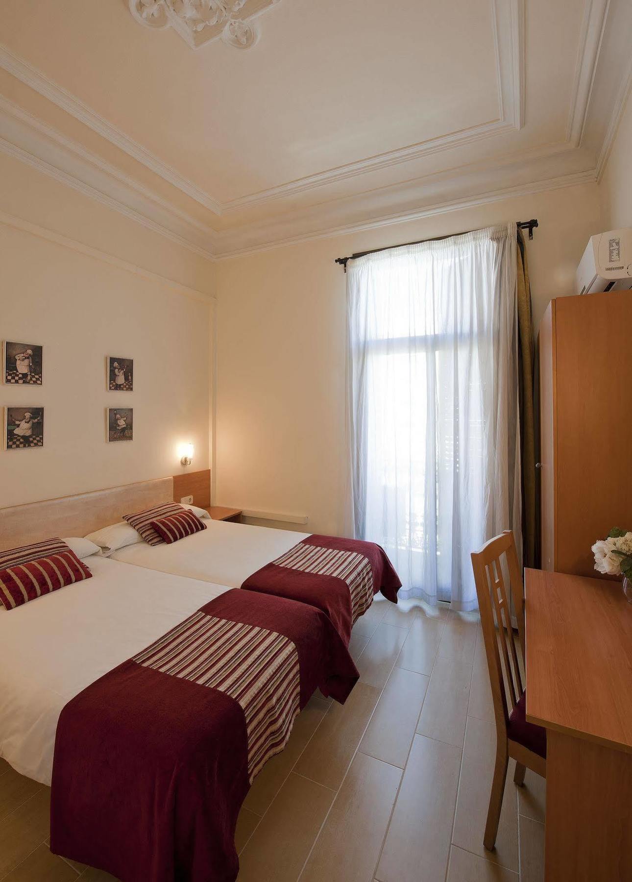 Hostal Central Barcelona Guest house 2*