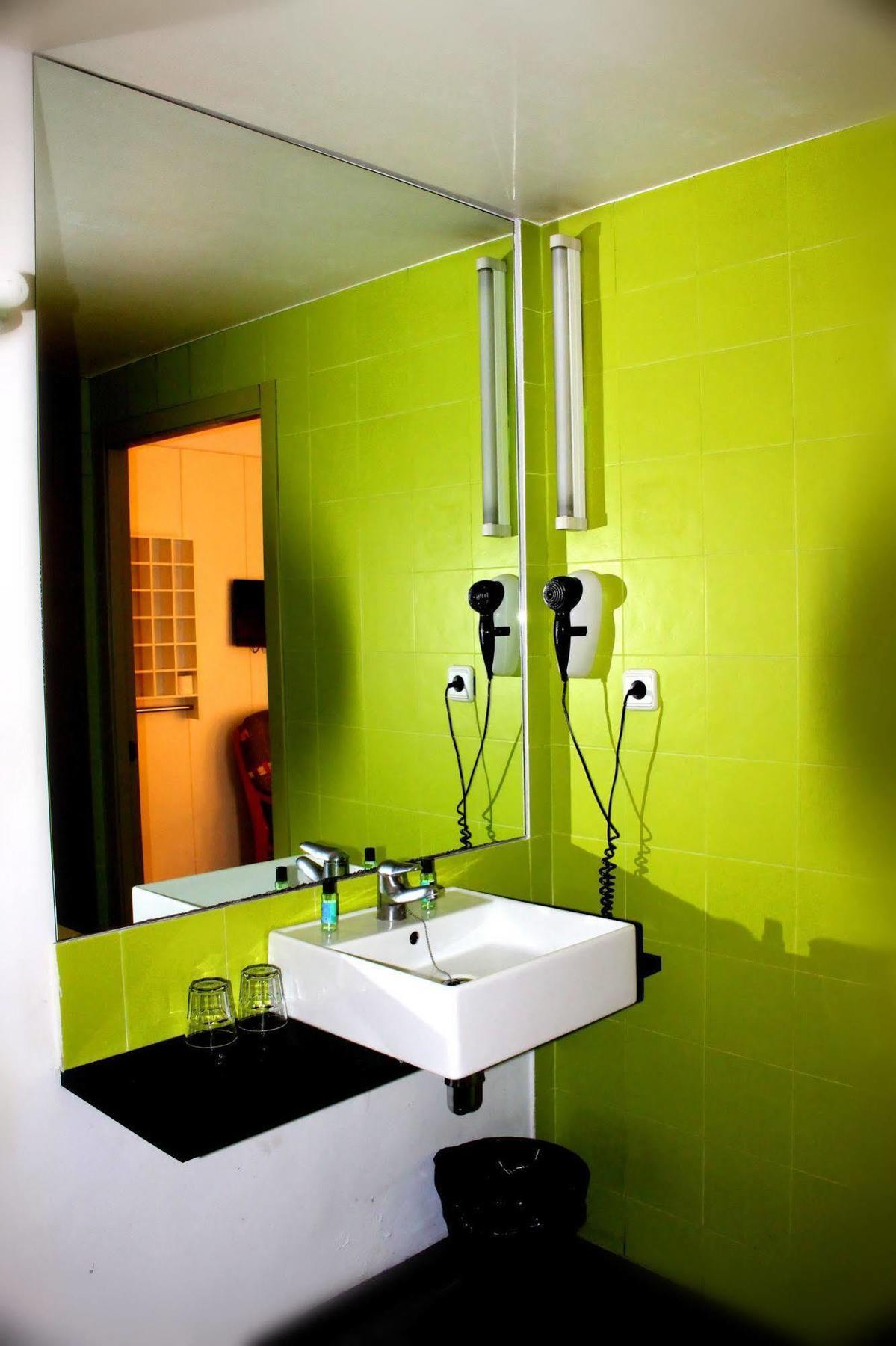 Raval Botella Private Hostel Barcelona