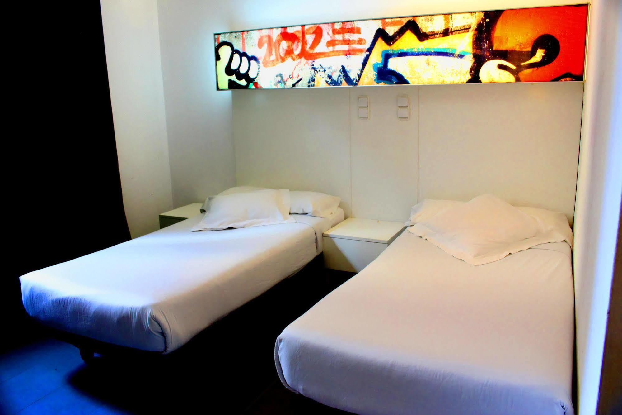 Hostel Raval Botella Private