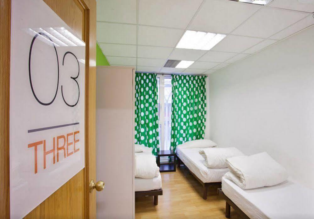 Holidaysbcn Hostal *