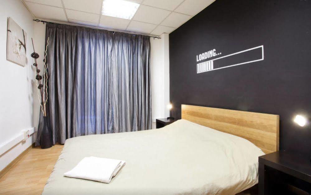 Hostal Holidaysbcn *
