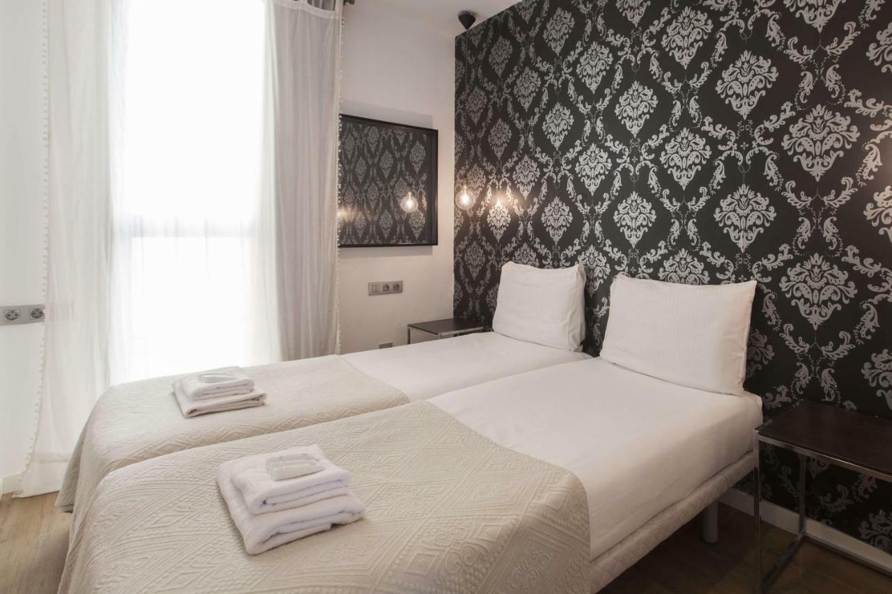 Short Group Liceu Serviced Barcelona