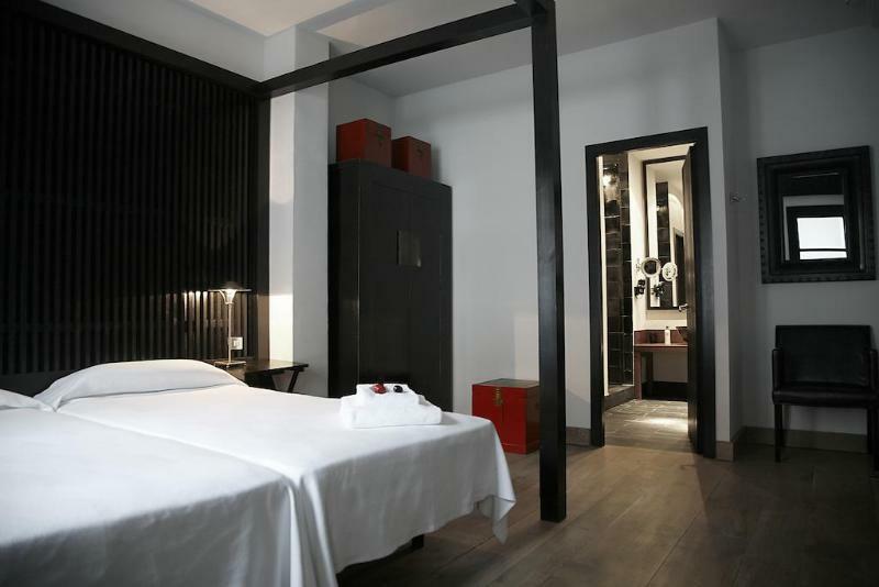 Market Hotel